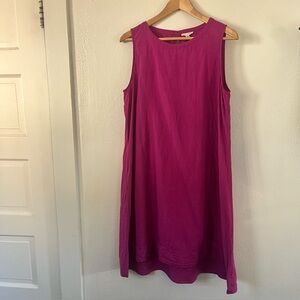 EILEEN FISHER Linen Dress
Style #78121 | Size M | Fuchsia
